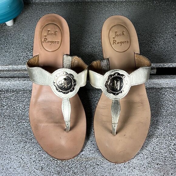 Jack Rogers Larissa Sandals Turnlock Logo Gold Sandals Flip Flops Shoes Size 5.5 - Picture 1 of 8